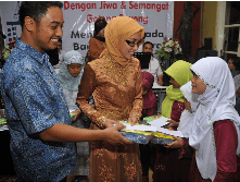 Pemberian Santunan Kepada Anak Yatim