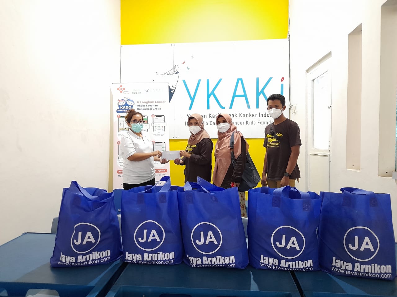 Santunan ke YKAKI Semarang